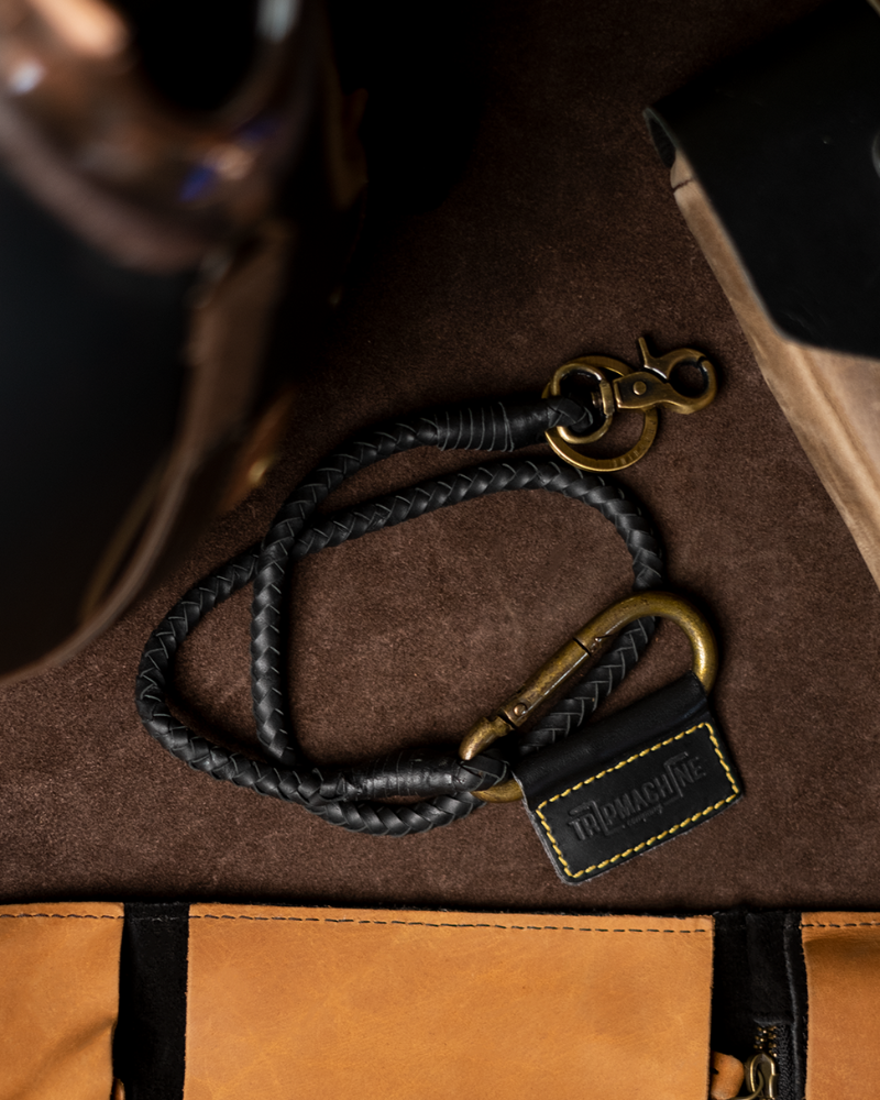 מחזיק מפתחות קלוע מעור - Braided Key Chain