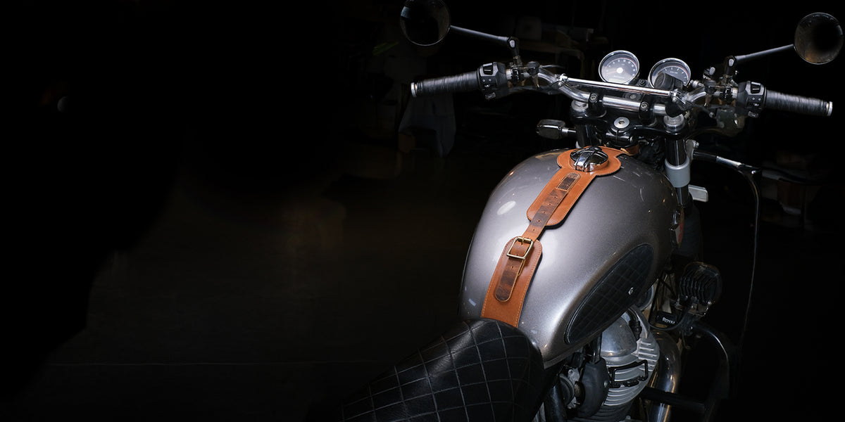 רצועת עור למכל דלק Moto Exclusive -Triumph