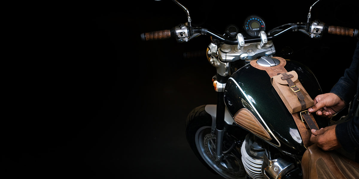 רצועת עור למכל דלק Moto Exclusive -Triumph