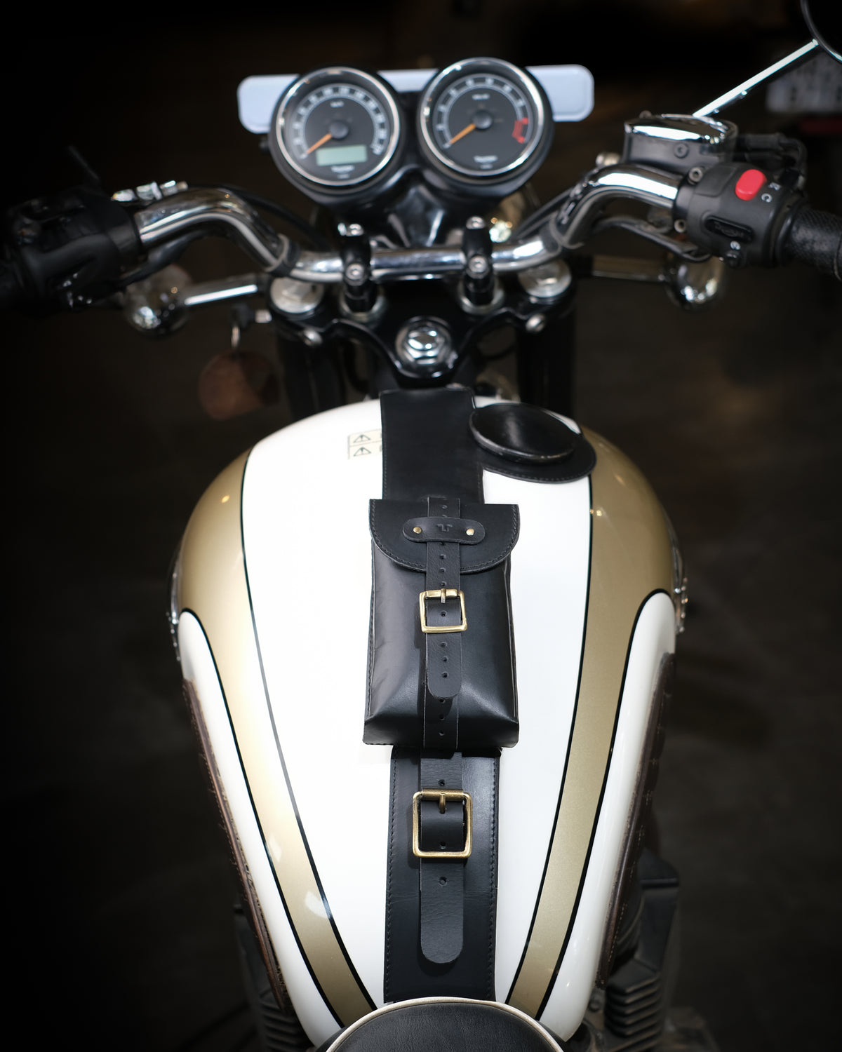 רצועת עור למכל דלק Moto Exclusive -Triumph
